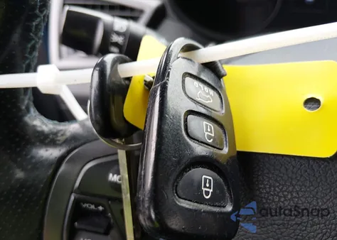 2016 Hyundai Veloster Turbo Rally Edition z USA, uszkodzony, nr VIN KMHTC6AE2GU251165